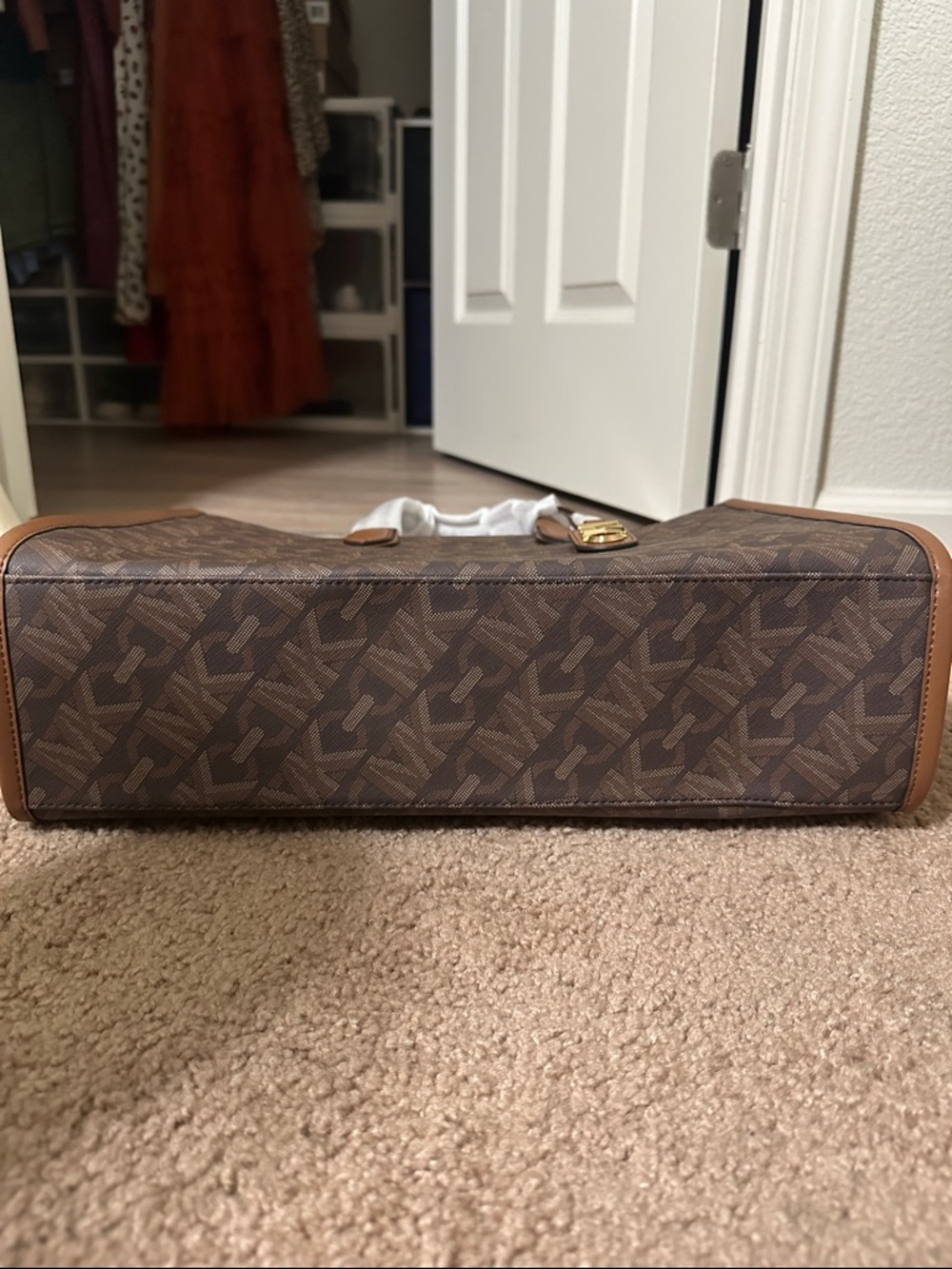 Gigi Large Empire Signature Logo Tote Bag - Picture 9 of 9